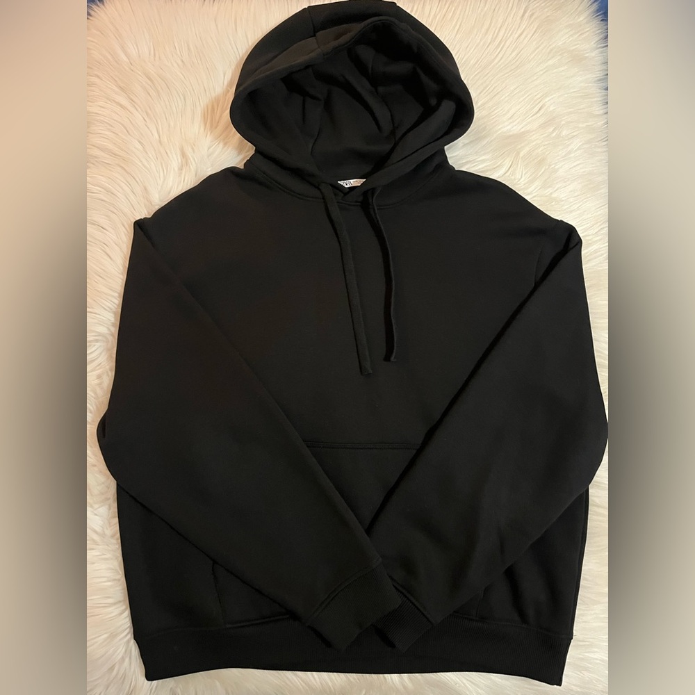 Zara box Black Hoodie ✍🏽 like new